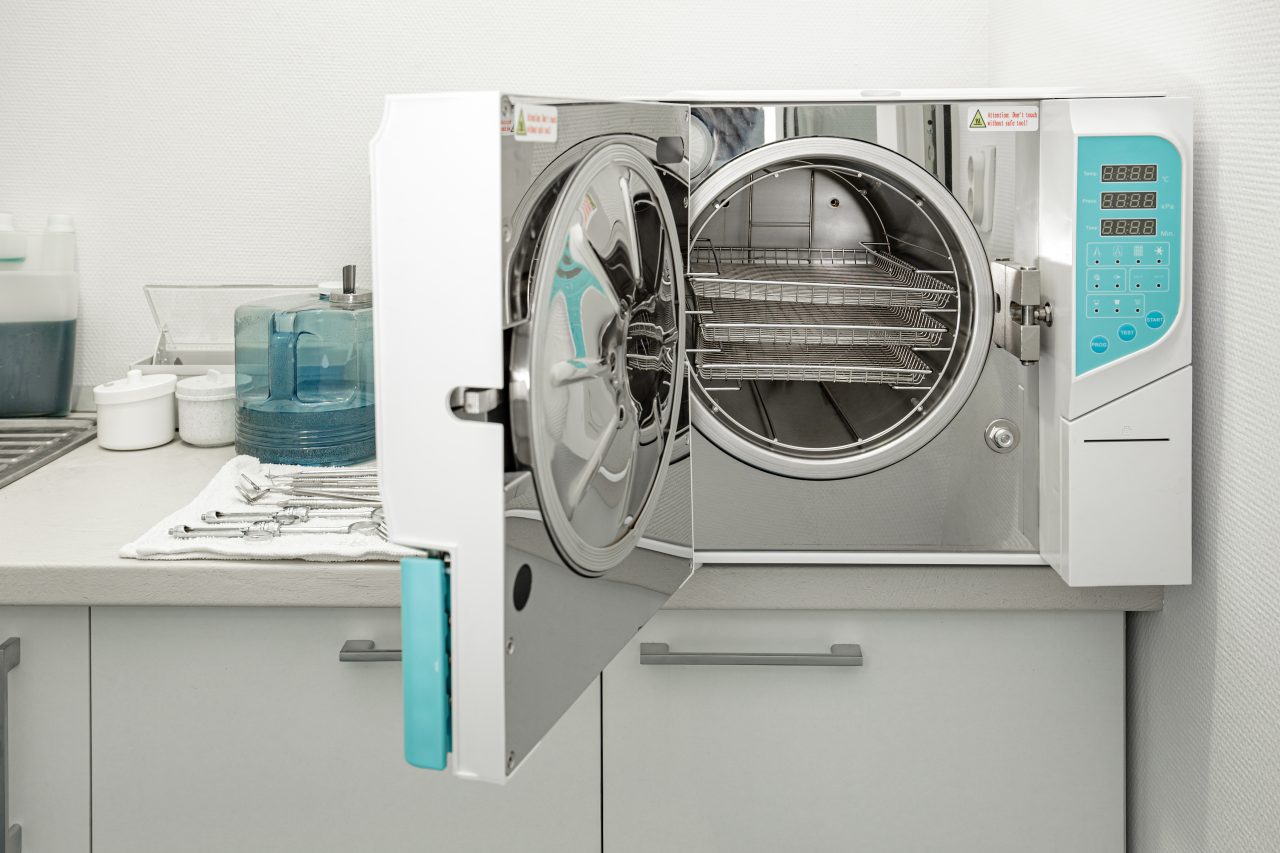 machine-for-sterilizing-medical-equipment-ZHPWPM6-1-1-1280x853.jpg